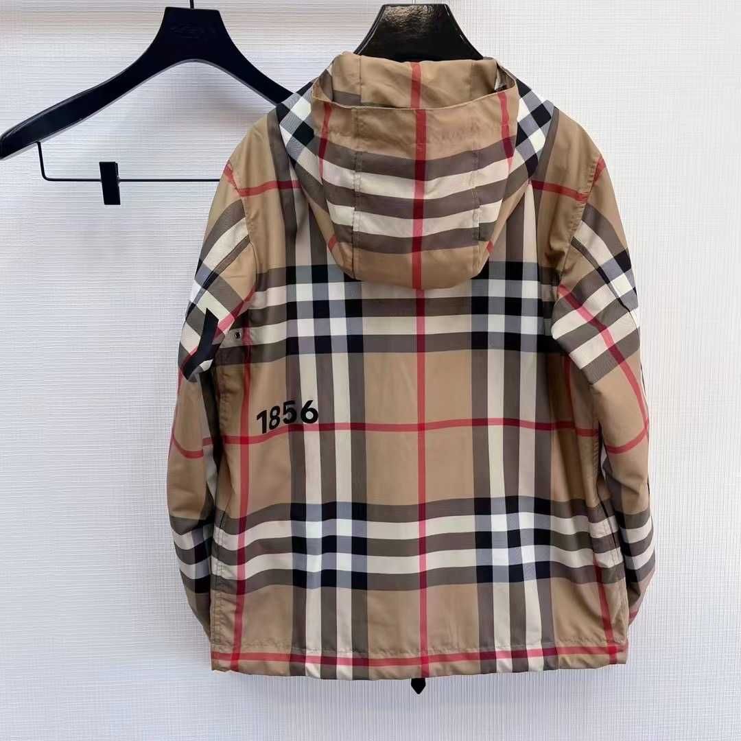 Geaca Burberry Windbreaker / Premium Bistrita • 