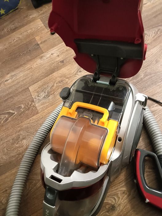 Продам пылесос 2000 W LG COMPRESSOR