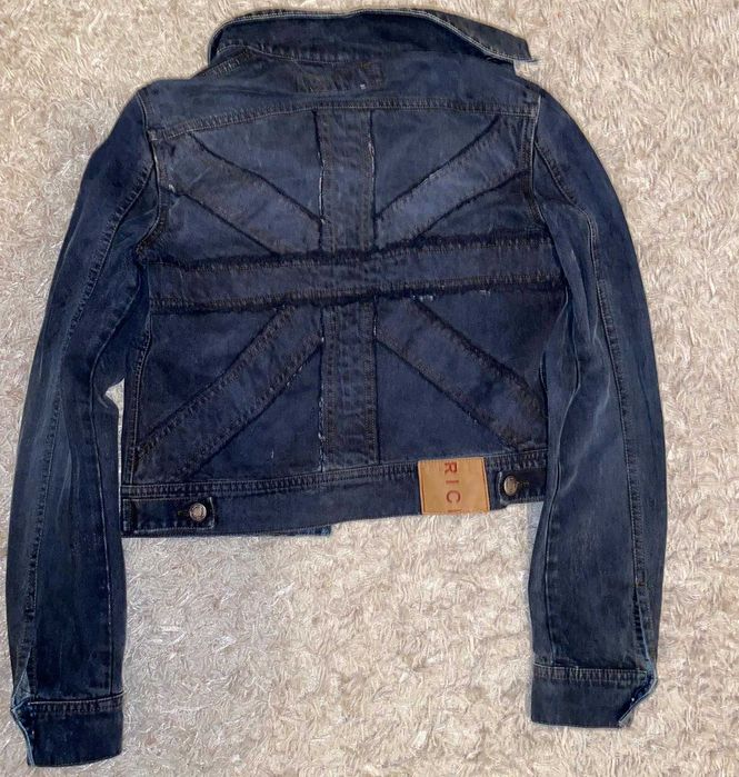 Vând geaca blugi John Richmond