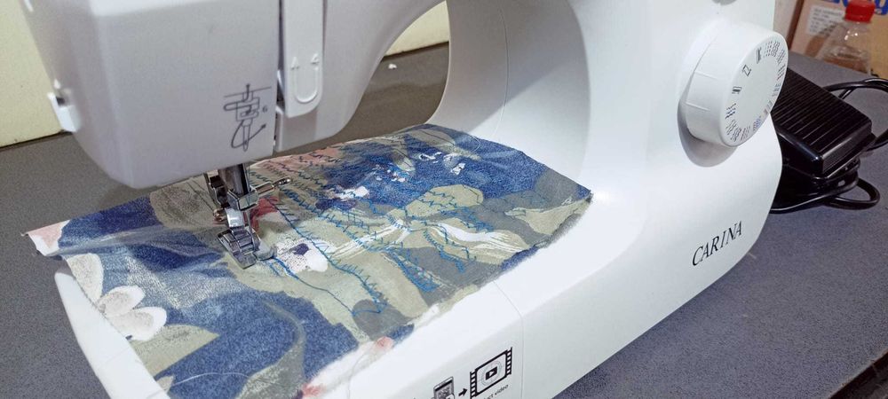 Masina de cusut Carina cu piese metalice