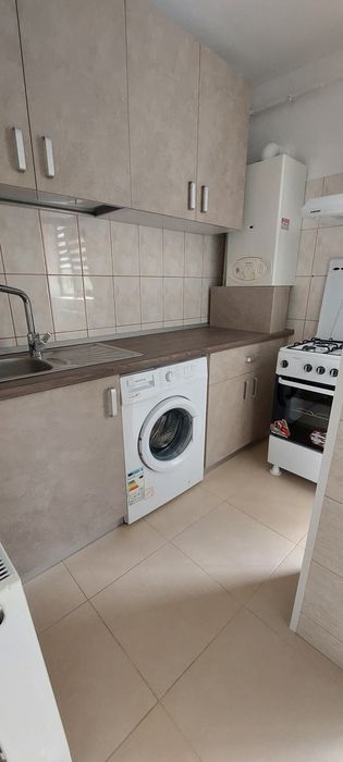 Închiriez garsoniera