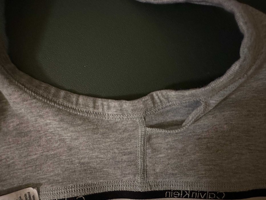 Calvin Klein Underwear :: Триъгълен сутиен от памук с еластан :: Размер XS :: носен