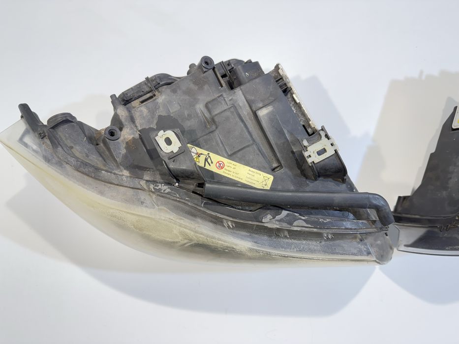 Продаваме ксенон фарове оборудвани за БМВ Е90 / BMW E90