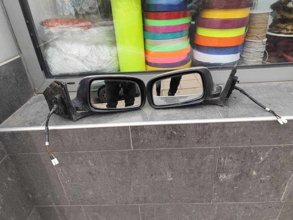 огледало за toyota avensis от 2003 нагоре огледалата се прибират