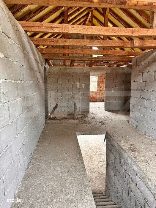 Casa de vanzare la rosu,500 mp utili potential Unic, loc. Manastirea