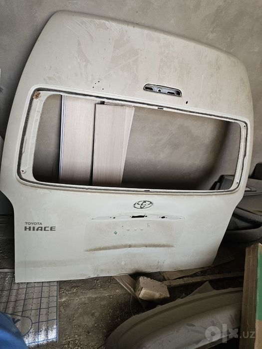 Bagajnik sotiladi TOYOTA HIACE
