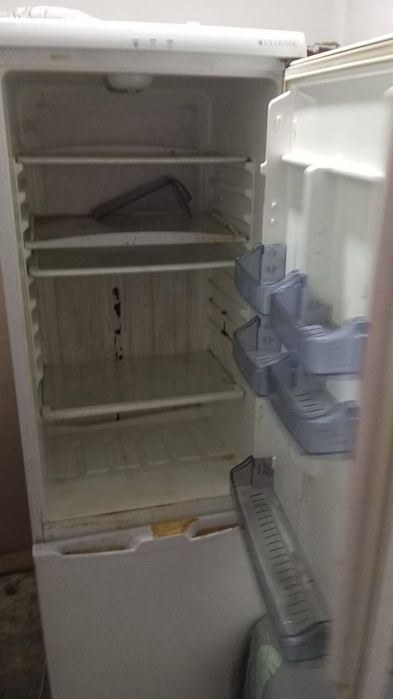 два холодильника на запчасти