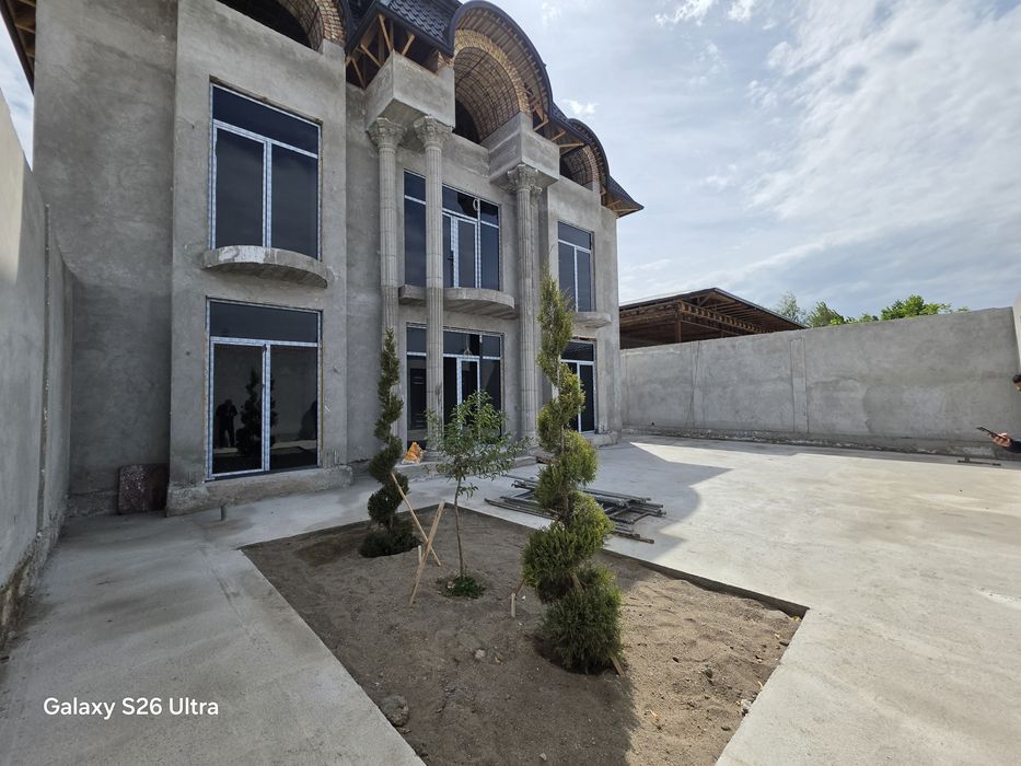 Xovli uy sotiladi 3 kavatlik vaengarden savxoz
