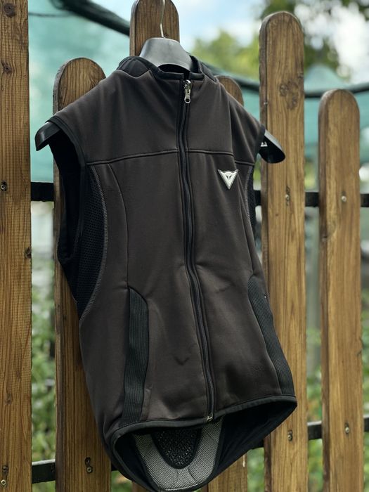 Протекторен елек Dainese