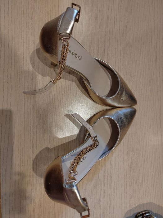 Оригинални обувки faina в злато на ток с каишка на глезена  38 номер