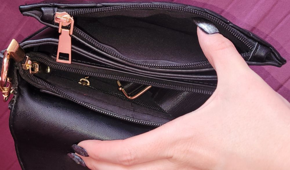 Дамска чантичка с къса и дълга дръжка