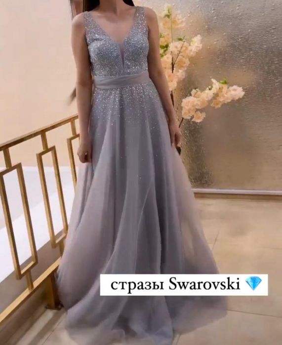 Вечернее платье со стразами Swarovski