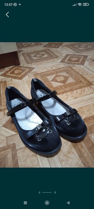 Продаю школьные туфли