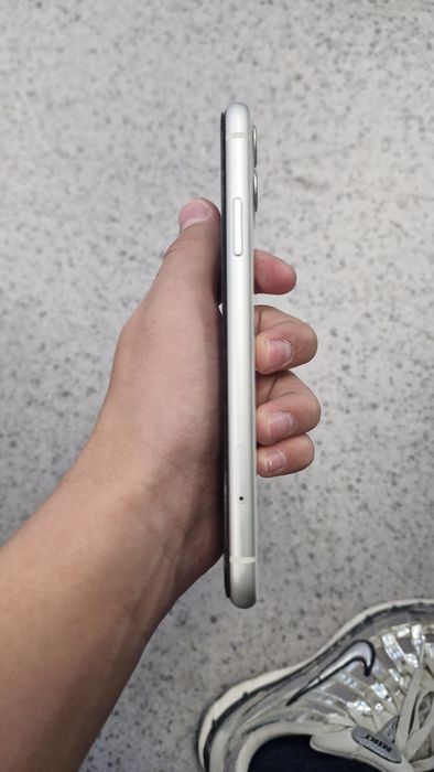 Продаю айфон 11 на 128гб