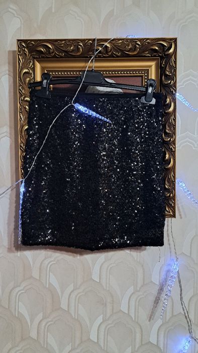 Елегантна Черна пола с паети