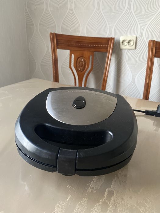 Вафельница REDMOND