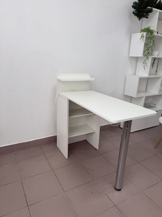 Продам маникюрный стол