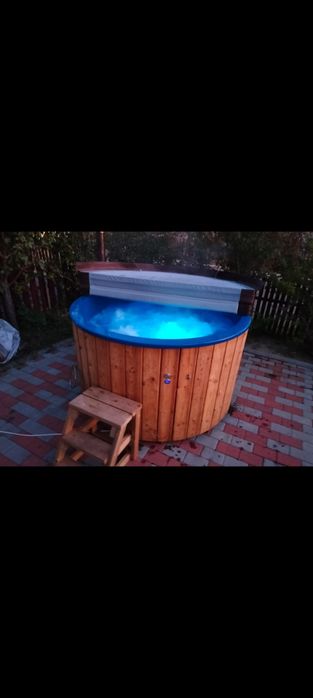 Ciubar cu hidromasaj si lumini led