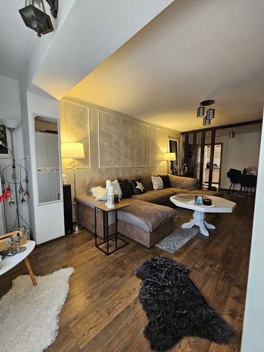 Apartament 3 camere, Cetate, etaj intermediar