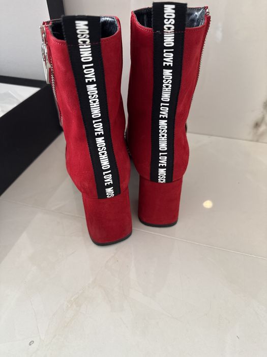 Love Moschino боти+ чанта Valentino подарък