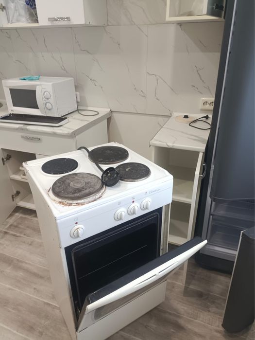 Продам электро плиту