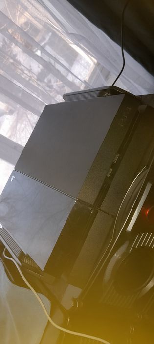 ПС-4 продам с играми многа игр цена 300000тг