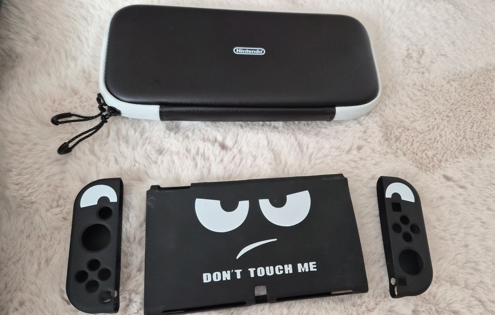 Конзола Nintendo Switch – OLED, Черно-бял с консумативи и Гаранция!