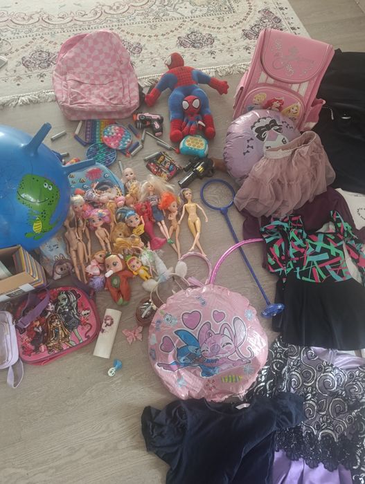 Продам игрушки и вещии разные буу