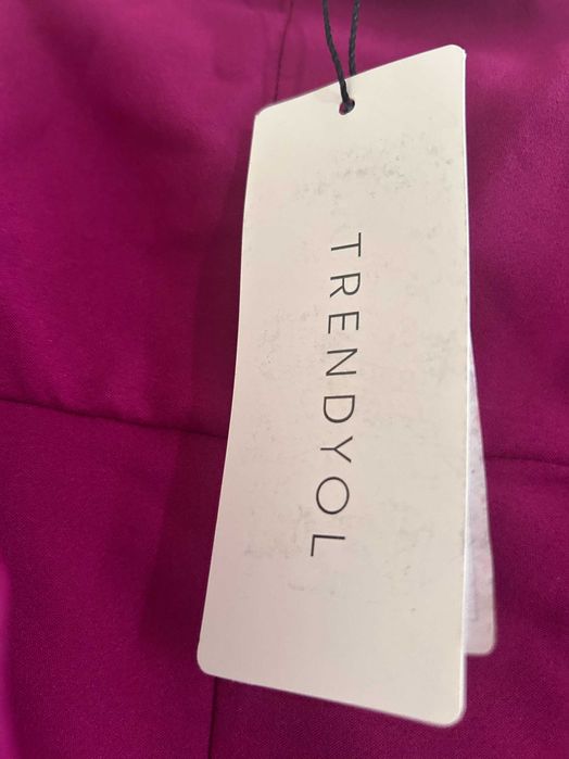 Стилна рокля Trendyol подходяща за Коледа и Нова Година