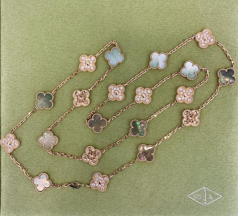 Позлатени колиета Van Cleef & Arpels