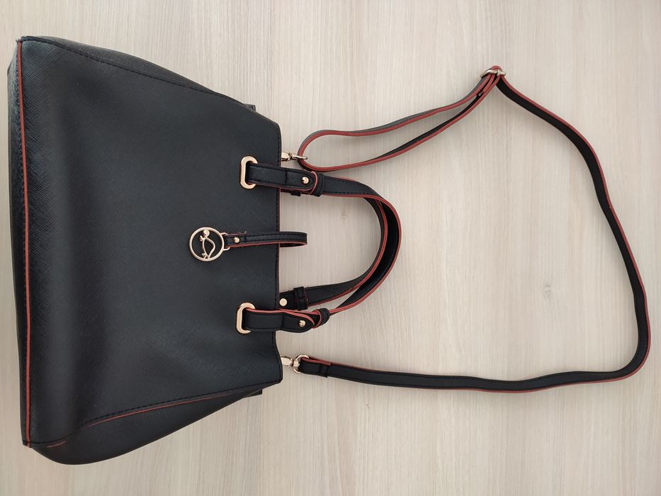 Чанта с дълга подвижна дръжка