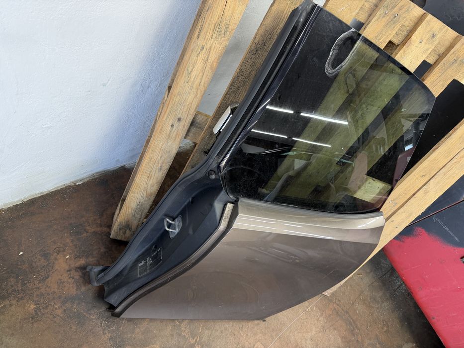 Задна лява врата за Bmw I3 Бмв И3