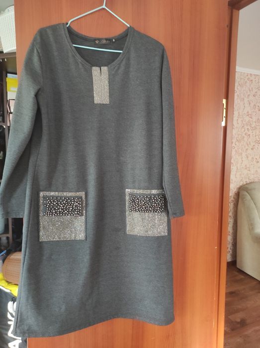 Продам женские платья