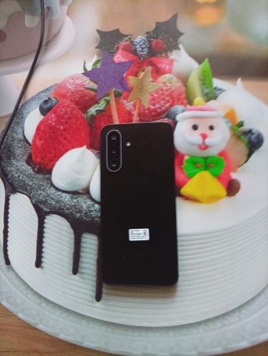 Telefon de vânzare folosit foarte puțin, Samsung Galaxy A17 5G culoare neagra,impecabil.Pret 700 lei discutabil!