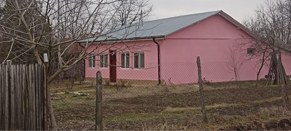 Casa la curte Bujoreni cu teren generos!