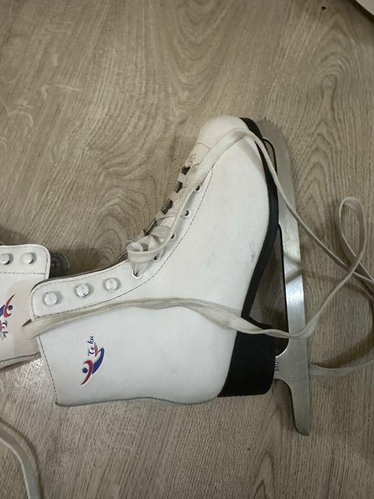 Коньки белые женские