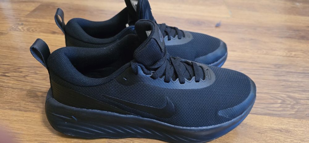 Чисто нови маратонки NIKE унисекс