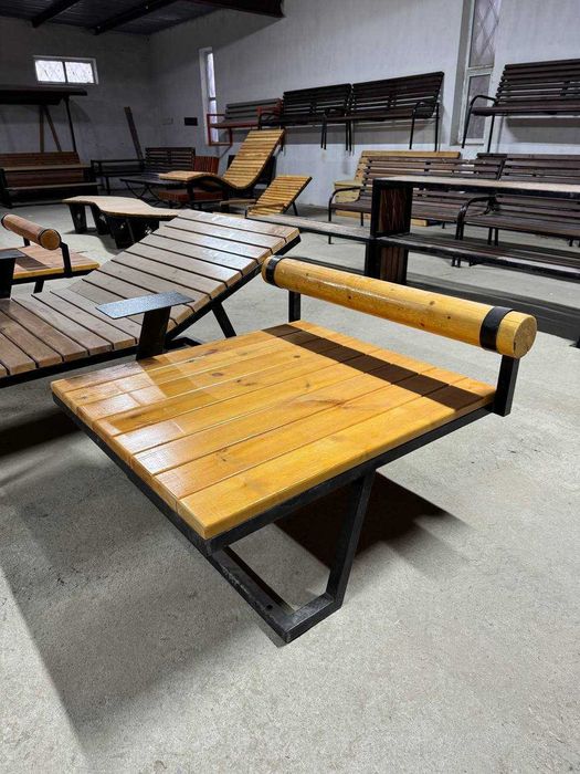 Лежак городской.