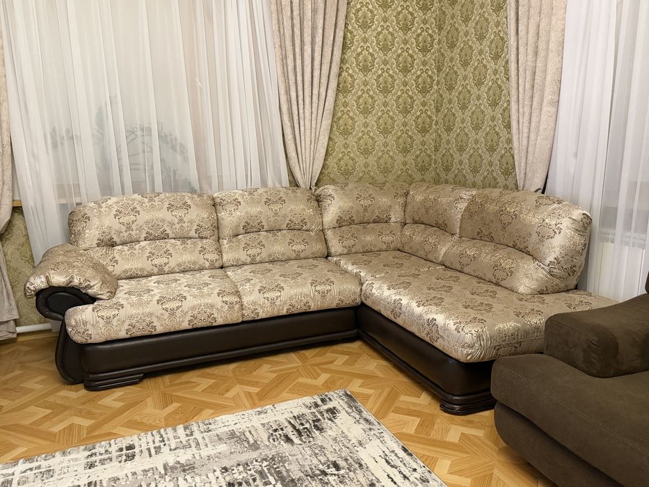 Продам диван для зала