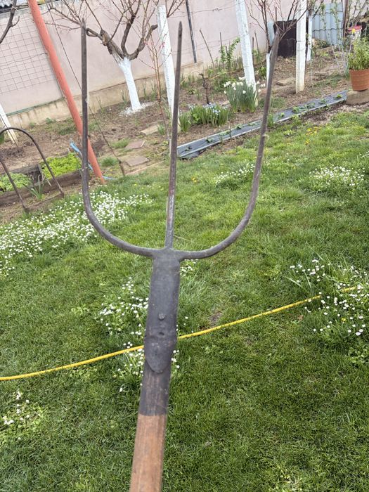 Se vinde FURCĂ pentru fân