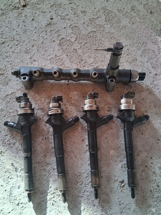 Vând injectoare de Opel Astra H cu rampă de injectoare 1.7 diesel