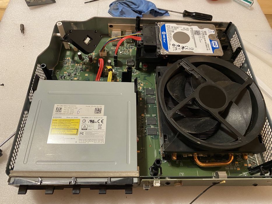 Reparatii / curatare console  PS4, XBOX,  service controllere Voluntar