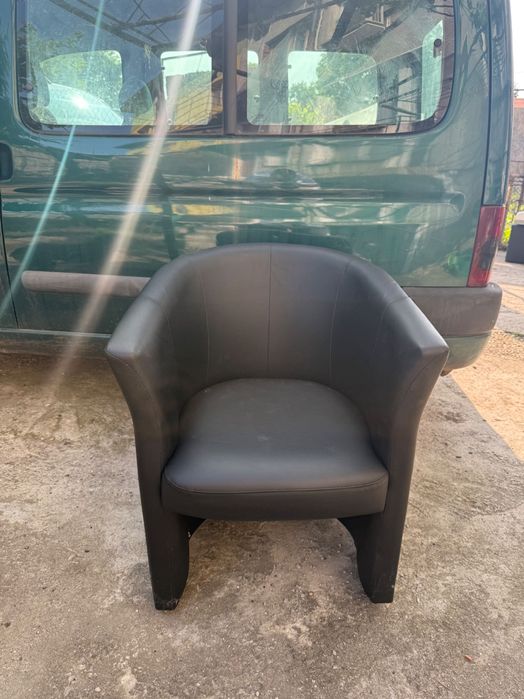 Кресло с табуретка