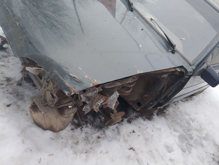 Продам ваз 2113 цвет тёмно-зелёный.