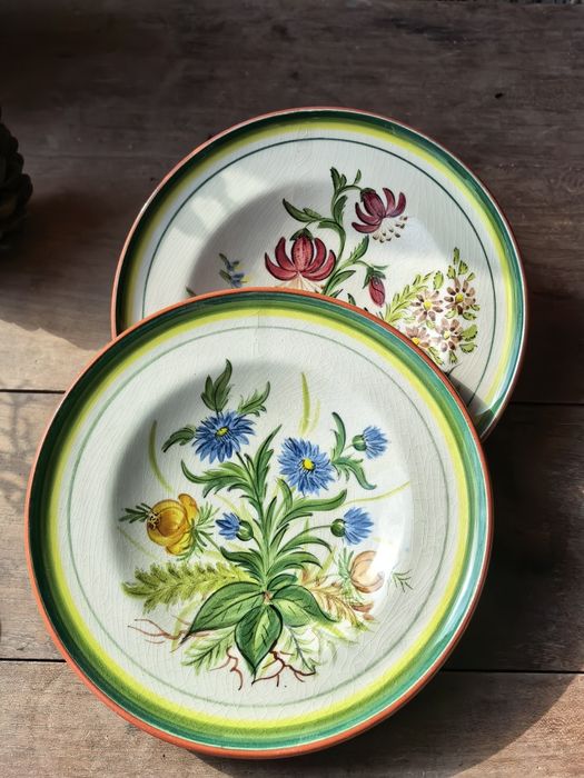 Чинии за стена..