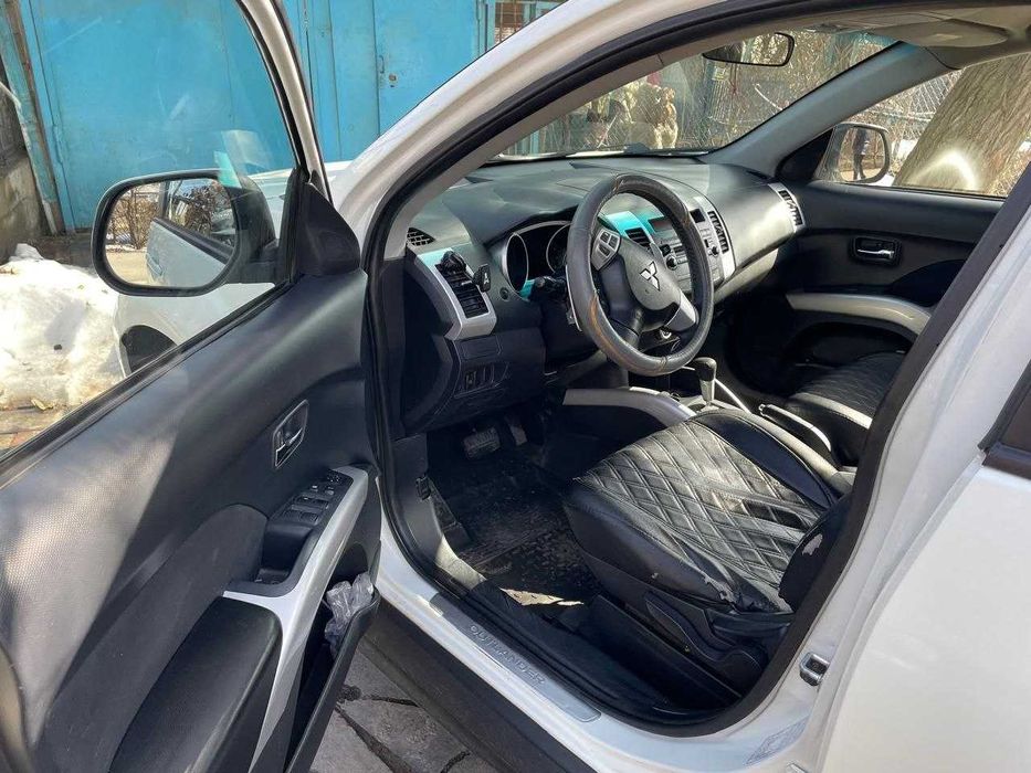 Продам машину Mitsubishi Outlander