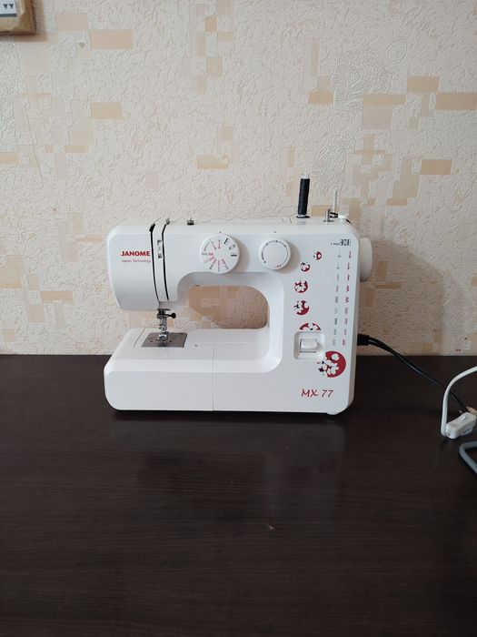 Продам швейную машину