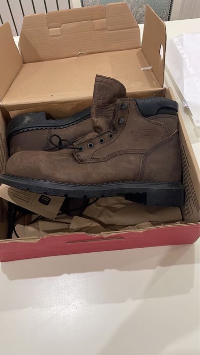 Продам новую спец обувь