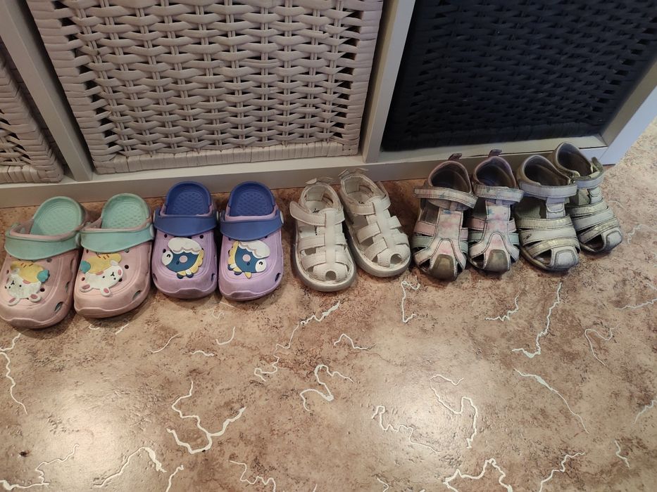 Продам детскую обувь на лето