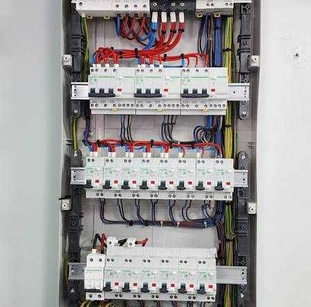 Electrician instalatii electrice proiecte mici si medii